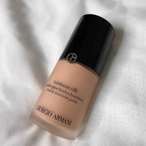 Armani Beauty Luminous Silk Perfect Glow Flawless Oil Free Foundation